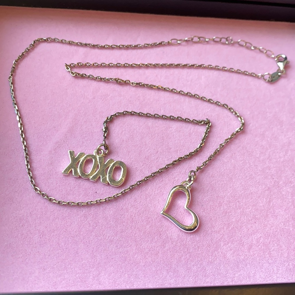 ⚡️4/$20 EUC Italy-B Delight silvertone open❤️xoxo necklace